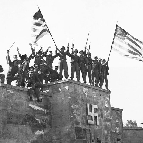 La Wehrmacht se rinde ante los Aliados.