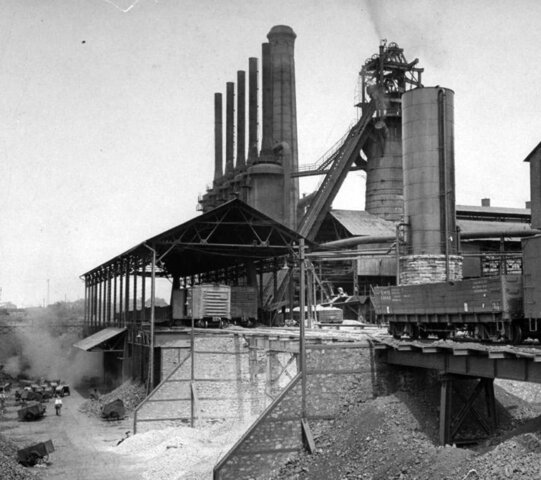 Henry Cort patentó un nuevo procedimiento que permitía obtener hierro refinado a gran escala.