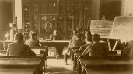 Timeline: Infancia y educación, una mirada hacia el pasado.