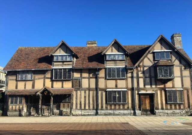Shakespeare was born in Stratford-upon-Avon