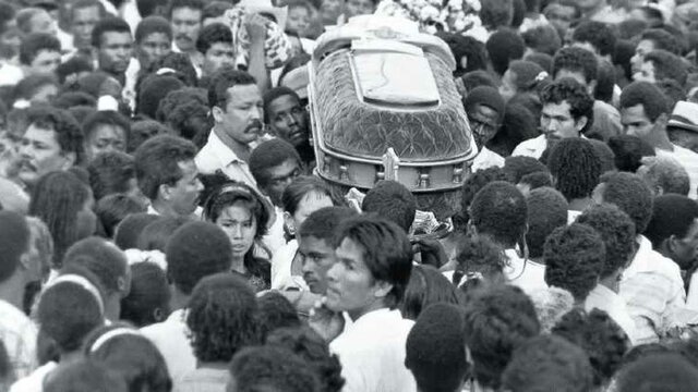 Masacre de la Chinita: 33 muertos (miembros del Esperanza, Paz y Libertad) en Apartadó (Antioquia) por las FARC-EP.