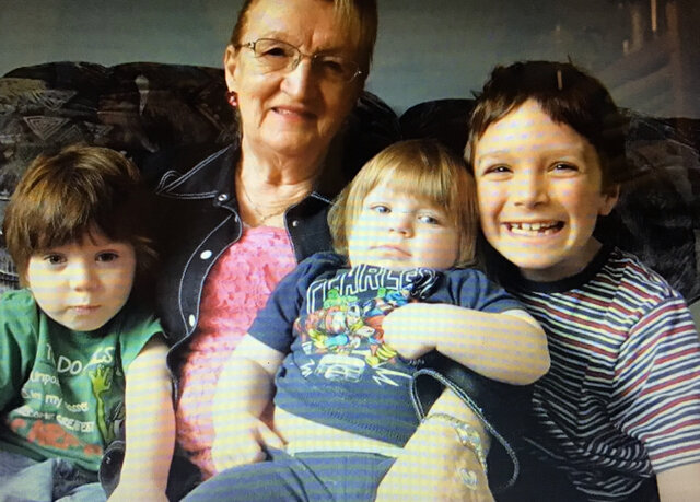 Moi, mes frères avec mon arrière grand-mère