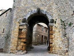 Arco / Puerta de la muralla de Volterra