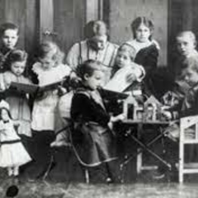 Timeline: HISTORIA DE LA INFANCIA