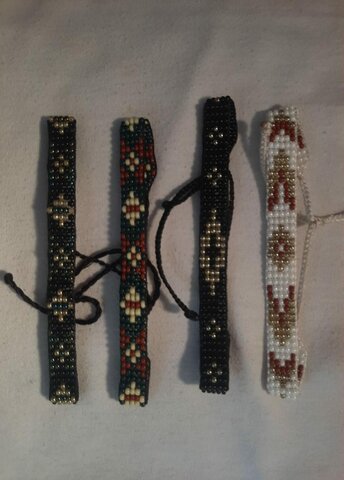 manillas pequeñas en mostacilla checa