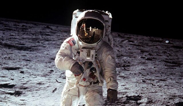 EL HOMBRE LLEGA A LA LUNA