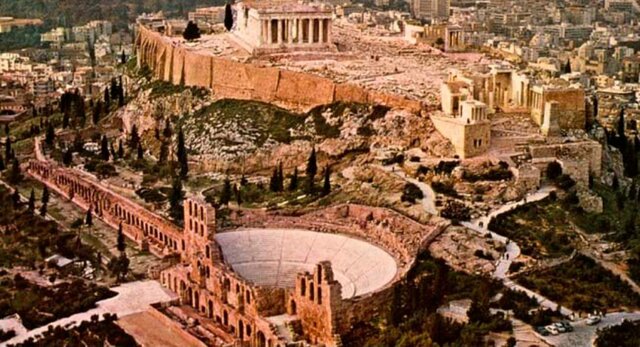 aparición de la polis