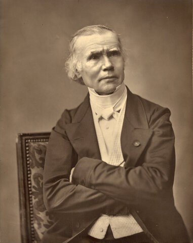 Velpau atiende a paciente con leucemia