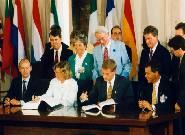 Austria, Finland and Sweden join the EU