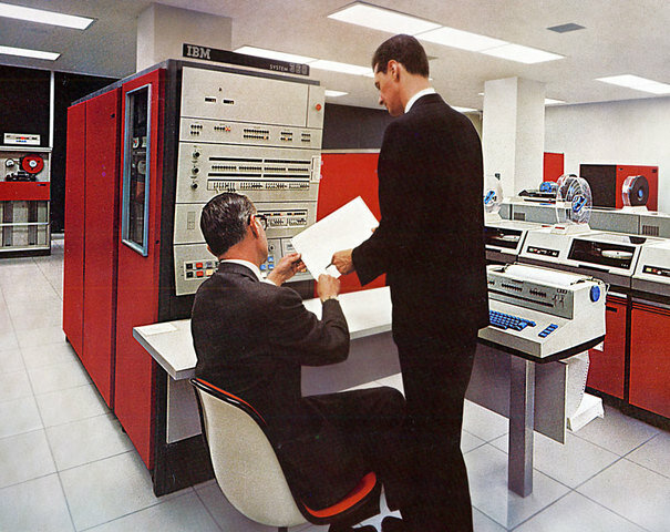 Surge um dos primeiros computadores com circuitos integrados