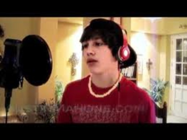 started his singing carrear