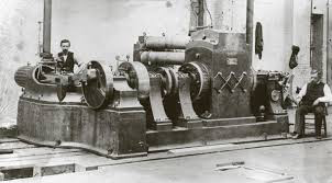 PRIMERA CENTRAL ELÉCTRICA DE USO COMERCIAL