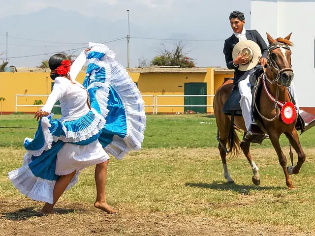 Marinera - Cultural Peruvian Dance (photo by Turismoi)
