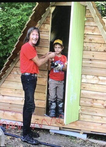 Jonathan qui bricole avec Marco