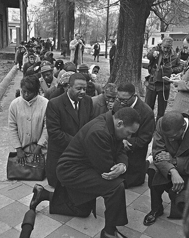 King leads the Montgomery Bus Boycott