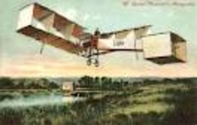 Em 1906 - 1º VOO COM O 14 BIS, de Santos Dumont