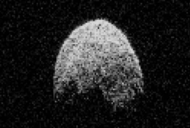 2011 - Video de asteroide perto da Terra