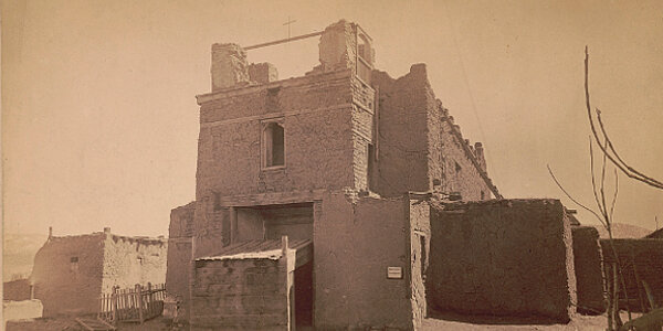 Pueblo Rebellion against Santa Fe kill four hundred