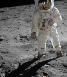 American astronauts land on moon