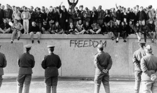 Construction of berlin wall