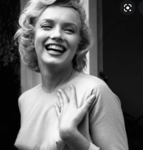 Marilyn Monroe dies