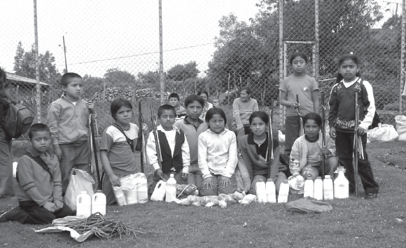 el gobierno colombiano reconoce la importancia de  que  las  comunidades  indígenas  atiendan  la  educación.
