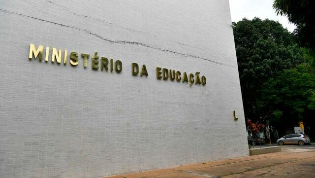 DECRETO Nº 5.773-  educação superior é livre à iniciativa privada