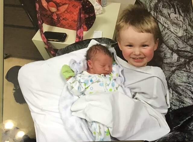 Moi avec et mon petit frère