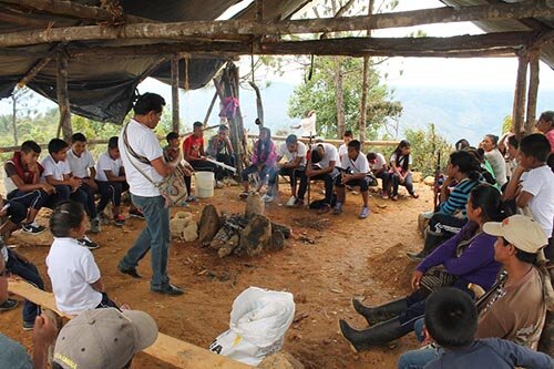 Se conforma el Programa de Educación Bilingüe Intercultural (PEBI)