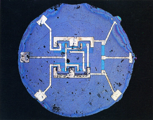 PRIMER CIRCUITO INTEGRADO PLANAR