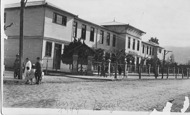 Fue fundada la primer Escuela Normal de Sordomudos