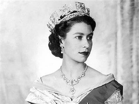 Nace la futura Isabel II.