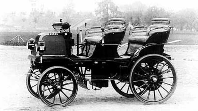 An in-line two-cylinder car with an improved carburettor.