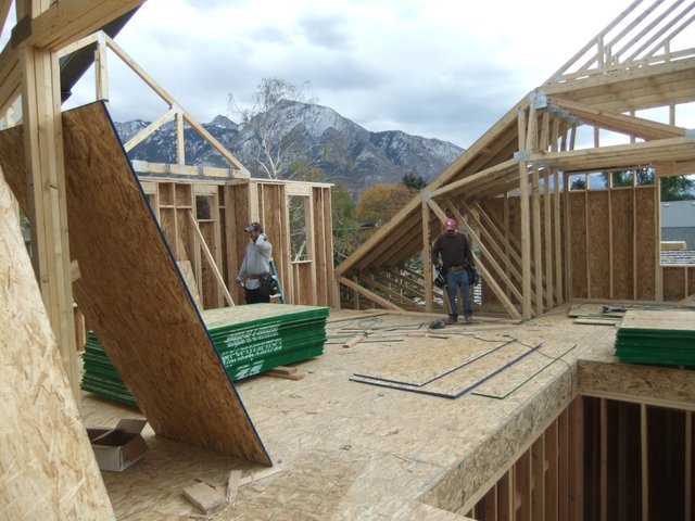 Workers preparing to put up the middle portion of the roof