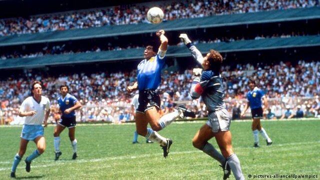 Maradona, de la 'Mano de Dios' al 'Gol del Siglo'