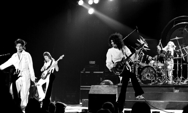 John Deacon joins the band