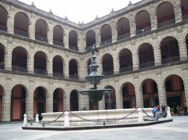 Destitución de Cortés y decreto real de la Real Audiencia de México