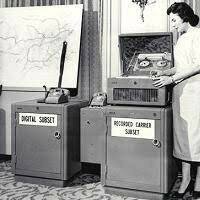 BELL fabrica el primer módem que permite transmitir datos binarios a través de líneas telefónicas simples