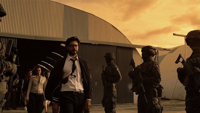 La banda deja España en helicóptero