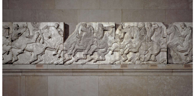 GRECIA. ESCULTURA. Bloque del friso del Partenón 442-438 a.C.