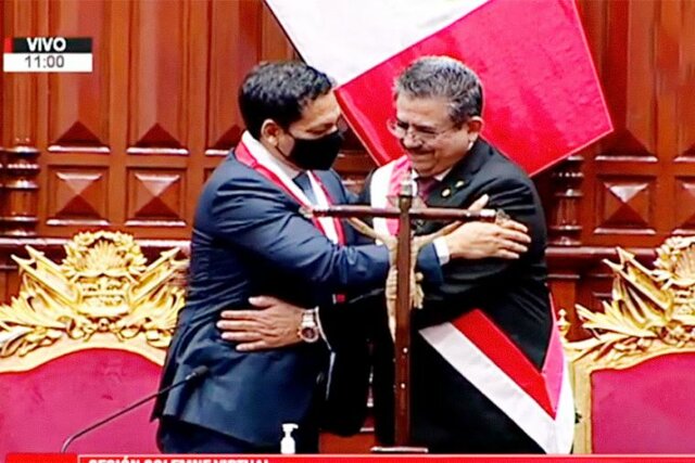 Merino asume la presidencia