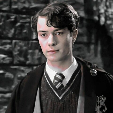 TOM RIDDLE