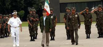 México 2006 - Felipe Calderón inicia guerra contra el narcotráfico.