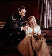 Polonius and Laeters warns Ophelia