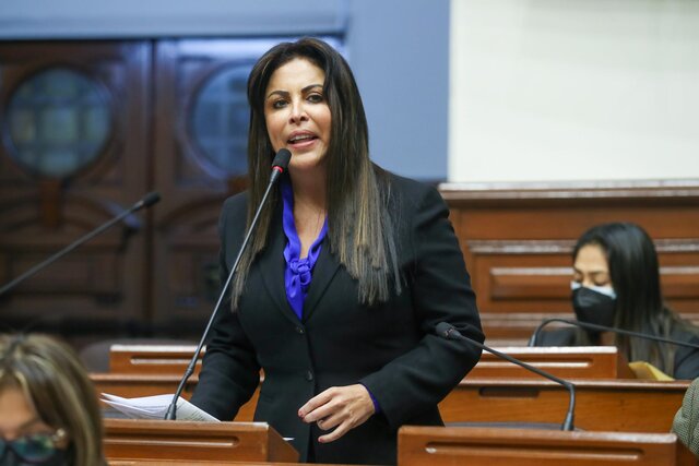 Patricia Chirinos pide firmas para la moción de Vacancia