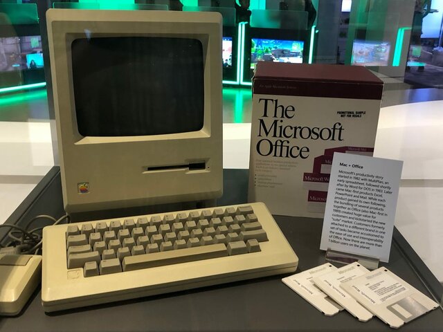 1984-Microsoft incorporated in Apple's Macintosh Computer