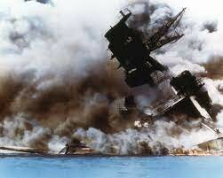 USS Arizona sinks