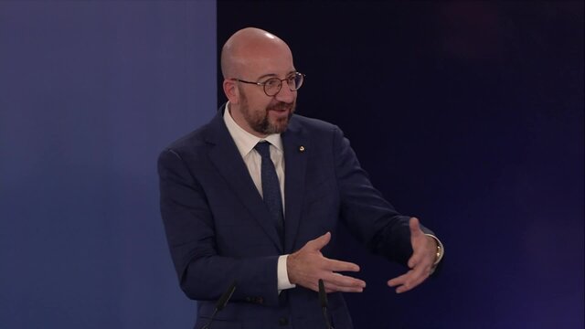 1992 European heads of state sing the Maestrich reatry the February 7