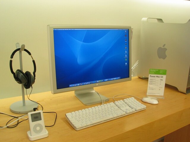 30-in Apple Cinema Display
