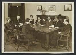 La creació de la Charity Organization Soceity i de les primeres escoles d'assistència social.